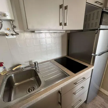 Avec Ascenseur Et Parking, Proche Et Commerces - Fr-1-702-46