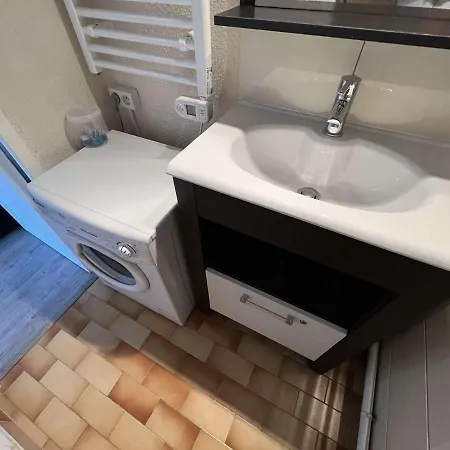 Avec Ascenseur Et Parking, Proche Et Commerces - Fr-1-702-46 Apartment